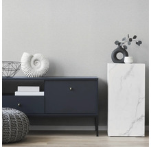 Decoratieve woonkamer met dressoir, kruk en decoratie