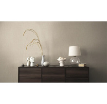 Decoratief dressoir met tafellamp en decoratie