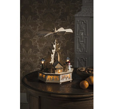 Houten kerstpiramide met wintermotieven en verlichting