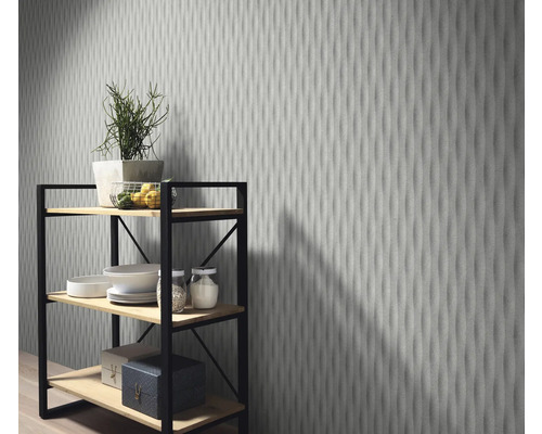 Decoratieve plaat met plank in de kamer.