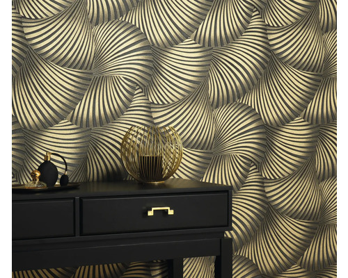 Scene met een dressoir en een behang met grafisch patroon