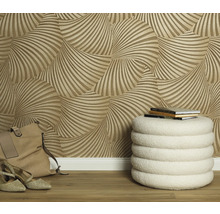 Scene met patroonbehang, kruk, schoenen en tas