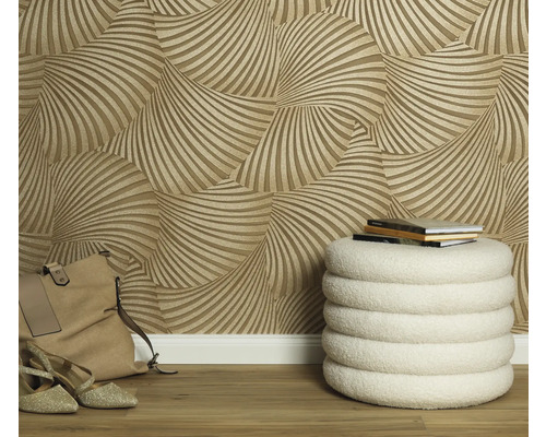 Scene met patroonbehang, kruk, schoenen en tas