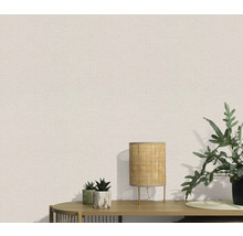 Behang in interieur met planten en een lamp