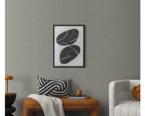 Woonkamer met abstracte afbeelding, kussen en zitbank