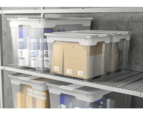 Rek met transparante opbergboxen en deksels