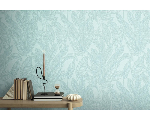 Close-up van een muur met behang met bladmotief