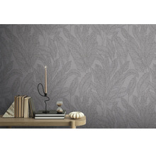 Behang met bladerpatroon in kamer