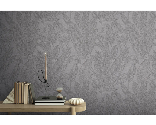 Behang met bladerpatroon in kamer