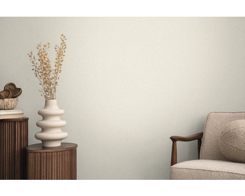 Decoratief interieur met vaas, droogbloemen en fauteuil