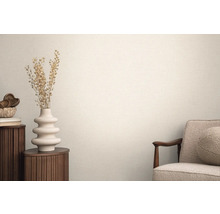 Woonkamer met vaas en fauteuil