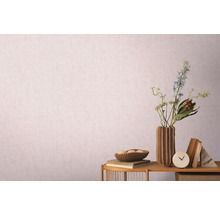 Decoratief stilleven met vaas, bloemen en boeken voor een patroonbehang