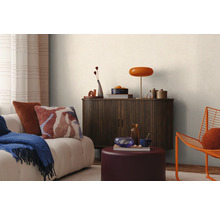 Woonkamerscène met bank, kussens, deken, kast, lamp en decoratie voor een gezellige sfeer