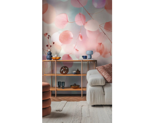 Woonkamer met rek, decoraties en fotobehang