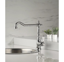 Keukenkraan met hoge uitloop op een gootsteen