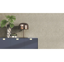 Decoratieve interieurscène met dressoir, lamp en planten