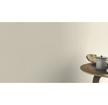 Wanddecoratie met decoratie op een houten tafel