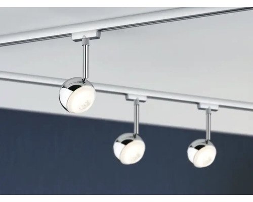 Drie ronde plafondspots aan een rail