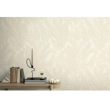 Close-up van een muur met een behang met bladmotief