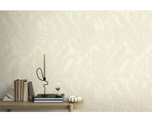 Close-up van een muur met een behang met bladmotief