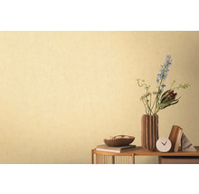 Decoratief behang met bloemstuk en tafeldecoratie