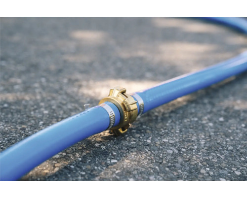 Blauwe waterslang met messing koppeling en slangklem