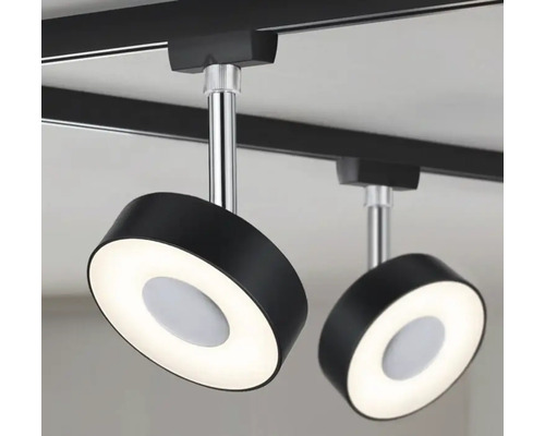 Twee ronde, zwarte LED-spots aan een rail