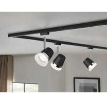 Plafondlamp met drie spots op een rail