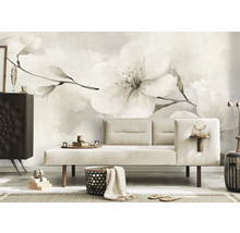 Woonkamer met bank, commode en fotobehang met bloemmotief