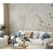 Woonkamer met behang met patroon, bank en decoratie