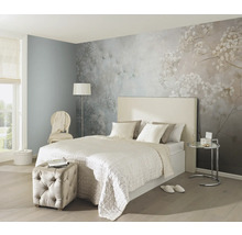 Slaapkamer met fotobehang, bed en bijzettafel