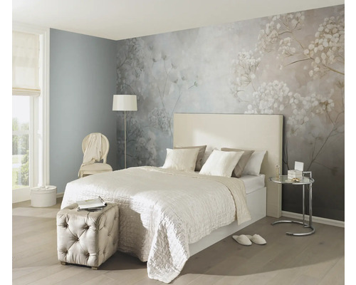 Slaapkamer met fotobehang, bed en bijzettafel