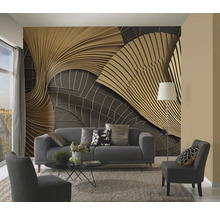 Woonkamer met grijze bank, fauteuil, tafel en fotobehang met abstract patroon