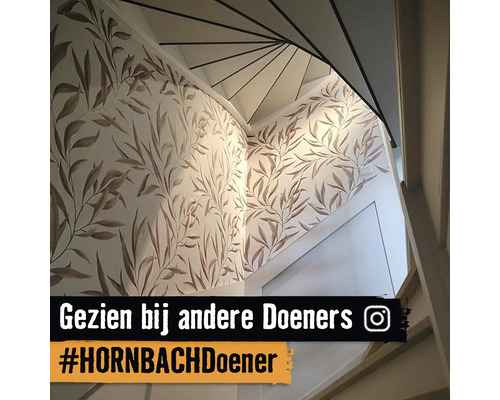 Trappenhuis met bloemmotief behang