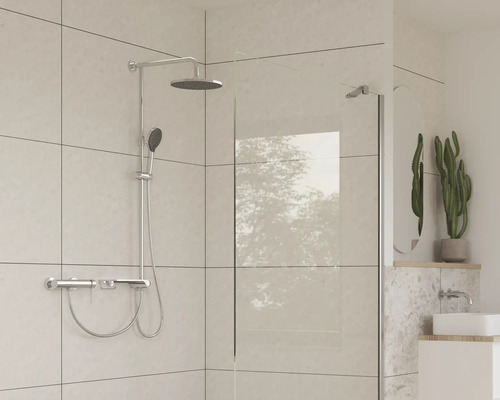 Badkamer met douchewand, thermostatische kraan en hoofddouche