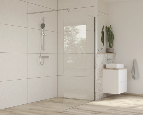 Badkamer met douchecabine, wastafel en kraan