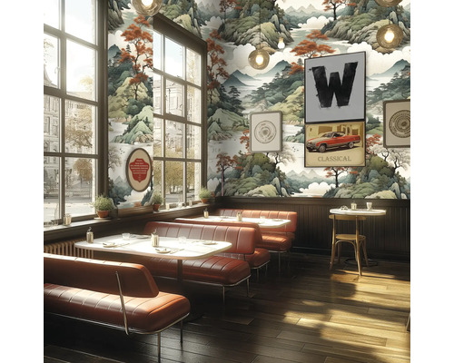 Interieur van een restaurant met banken, tafels en behang met landschapsmotief