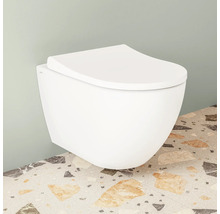 Wandcloset met gesloten toiletdeksel