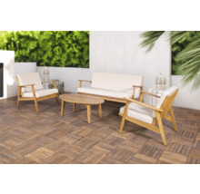 Tuinmeubelset met bank, fauteuils en tafel op een terras
