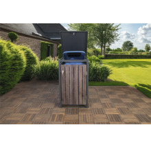 Afvalbakombouw met houten bekleding in de tuin