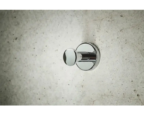 Enkele ronde metalen kapstokhaak voor wandmontage.