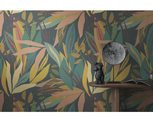 Decoratief behang met plantmotieven in interieur