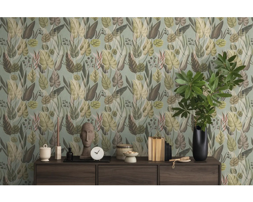 Decoratief behang met plantenmotief en dressoir