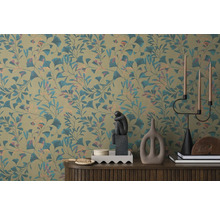 Decoratieve kamer met behang met bladmotief