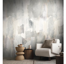 Woonkamer met fauteuil en behang met patroon