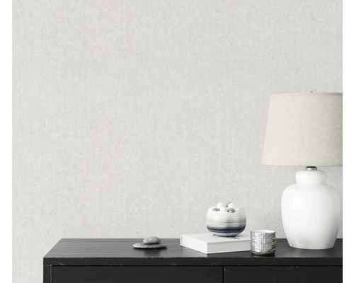 Behang op een muur met tafel en decoratie