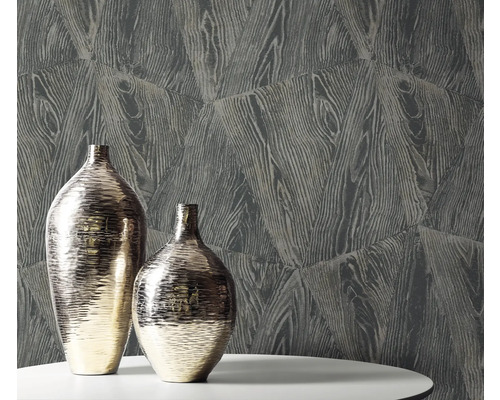 Twee vazen voor een behang met houten structuur