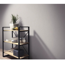 Rek met drie niveaus van hout en metaal met plant, servies en opbergdozen