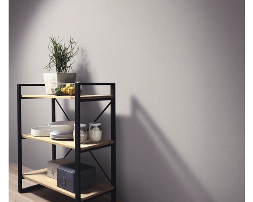 Rek met drie niveaus van hout en metaal met plant, servies en opbergdozen