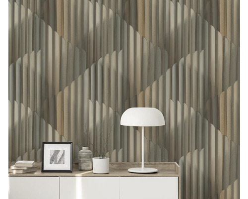 Interieur met driedimensionaal wandbehang, tafel en lamp